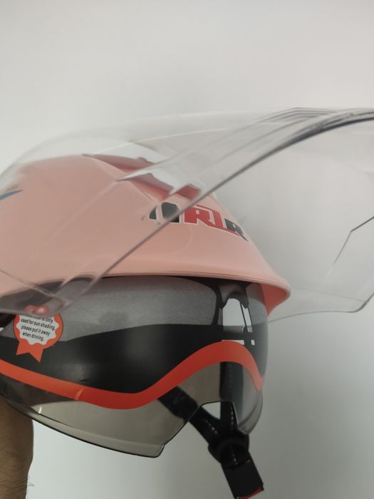 Capacete de mota cor-de-rosa - Sistema Twin Shield