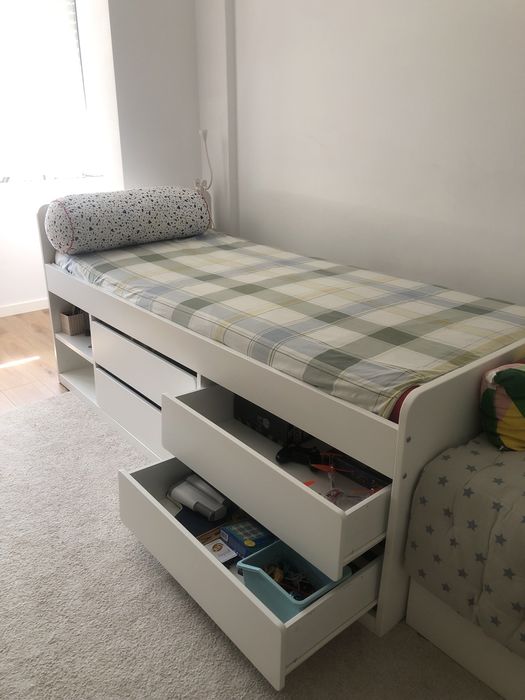Cama SLAKT ikea com 4 gavetas