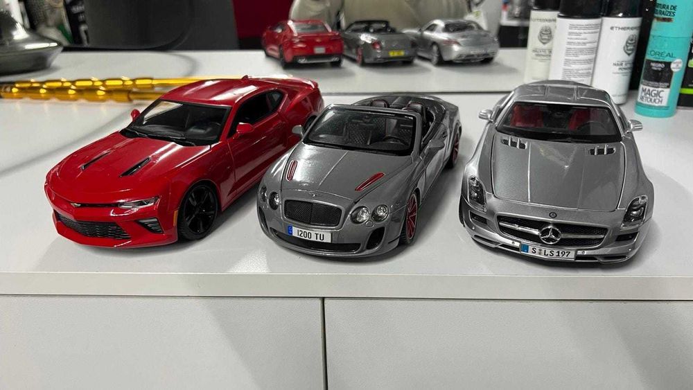 Coleção Miniaturas 1:18 - Lote 32 Carros (Ferrari, Lamborghini, Bugatti)