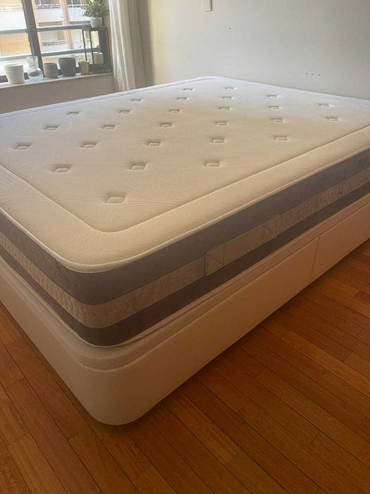 Cama estofada c/arrumação IKEA