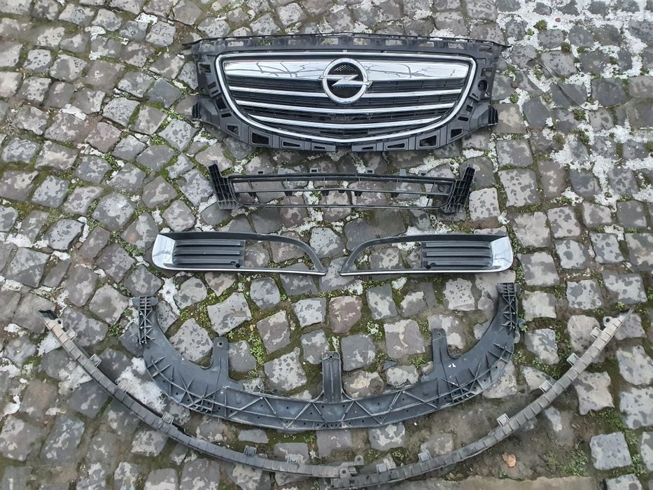 Ришітка радіатора бампера опель  інсігнія opel Insignia