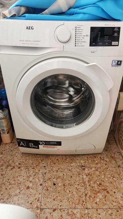 Maquina de Lavar roupa AEG 8Kg em Branco