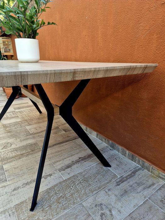 Mesa com estrutura em aço 90x180