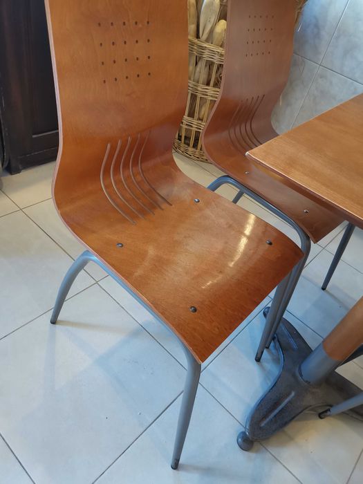 Conjunto mesa e 4 cadeiras