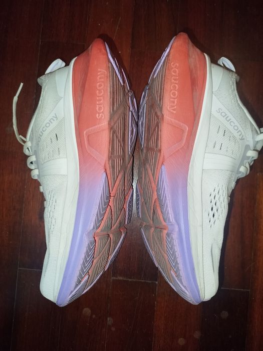 Tênis corrida brooks
