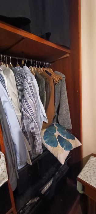 Roupeiro madeira maciça