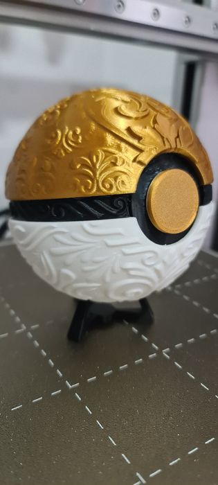 Pokebola Dourada personalizável