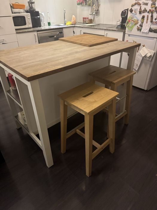Ilha e 2 Bancos de Cozinha IKEA