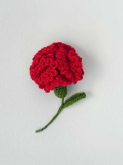 Alfinete de Peito de Cravo em Crochet