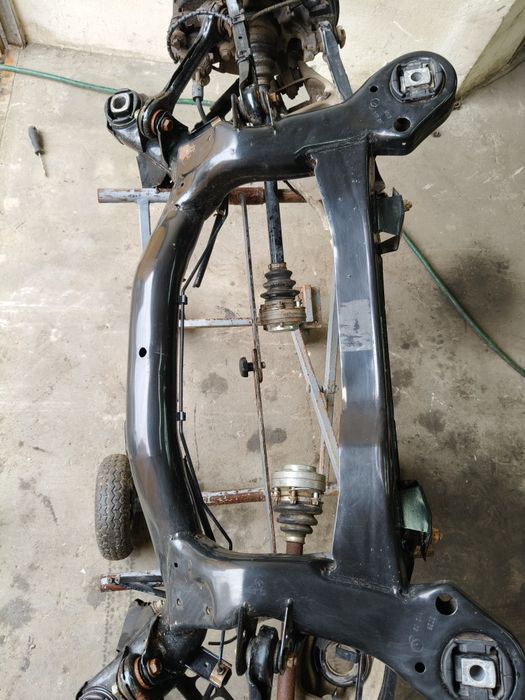 Sanki belka tył zawieszenie kompletne  BMW e8x e9x seria 1,3,x1