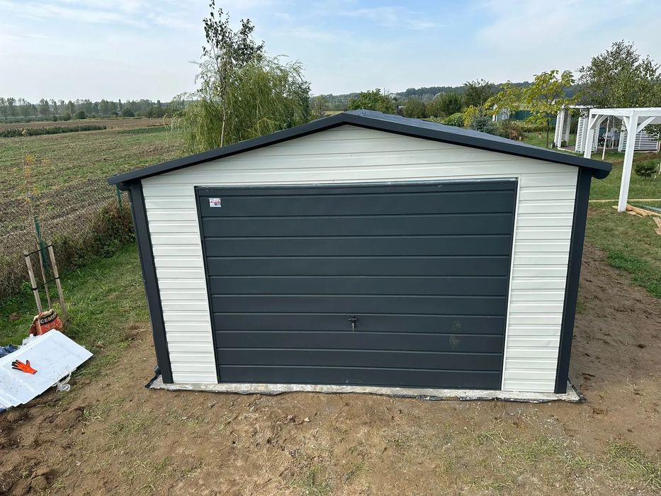 Garaż jednostanowiskowy 4x5 m Dach dwuspadowy, Brama uchylna, Szara bi