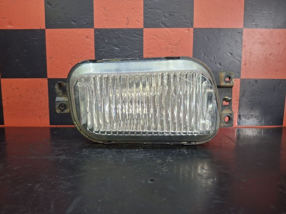 Farol nevoeiro frente direito MITSUBISHI TRUCKS Canter