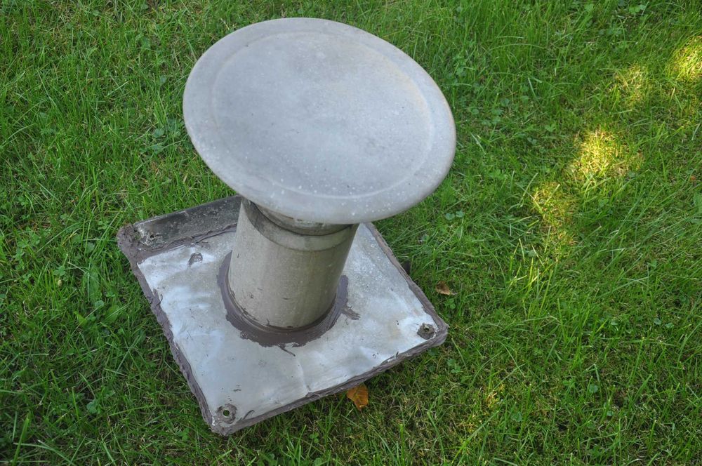 Sprzedam daszek na komin wentylacyjny .