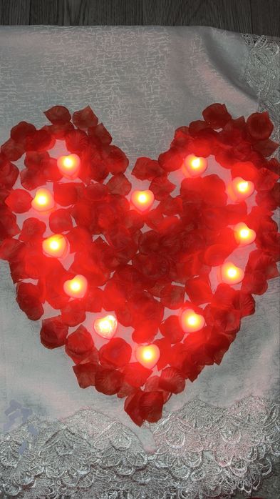 Набір до дня закоханих Лед свічки+ пелюстки