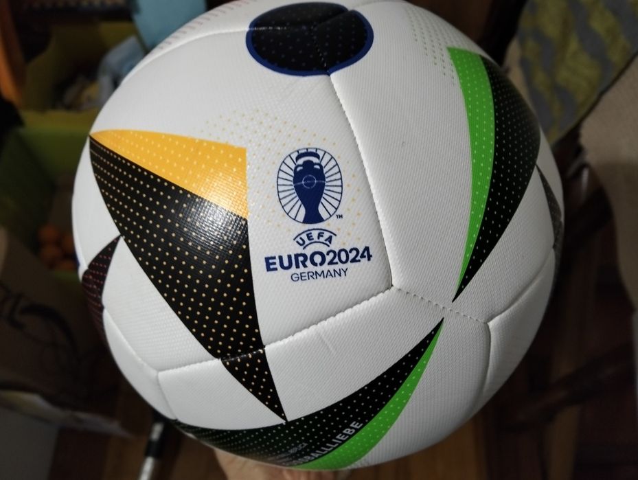 Bolas de futsal pro e futebol adidas UEFA 2024 novas