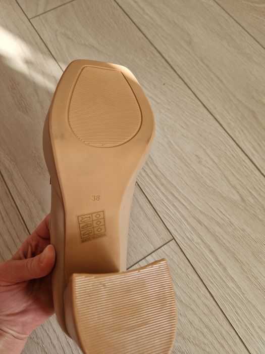 Лофери взуття на каблуку 38р