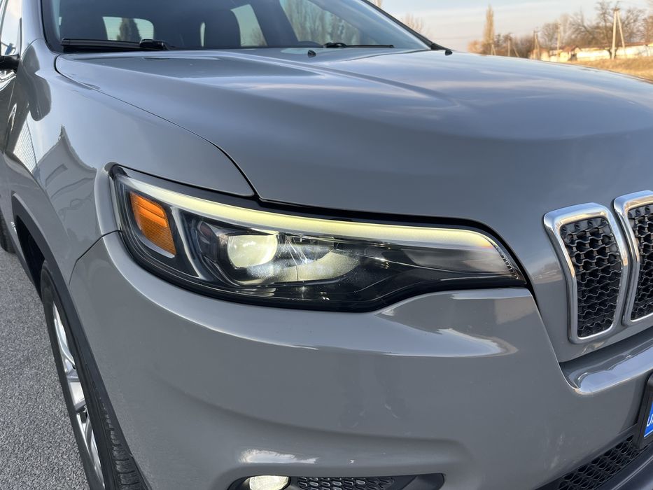 Jeep Cherokee 2019г Не бит Не фарбован Restaling