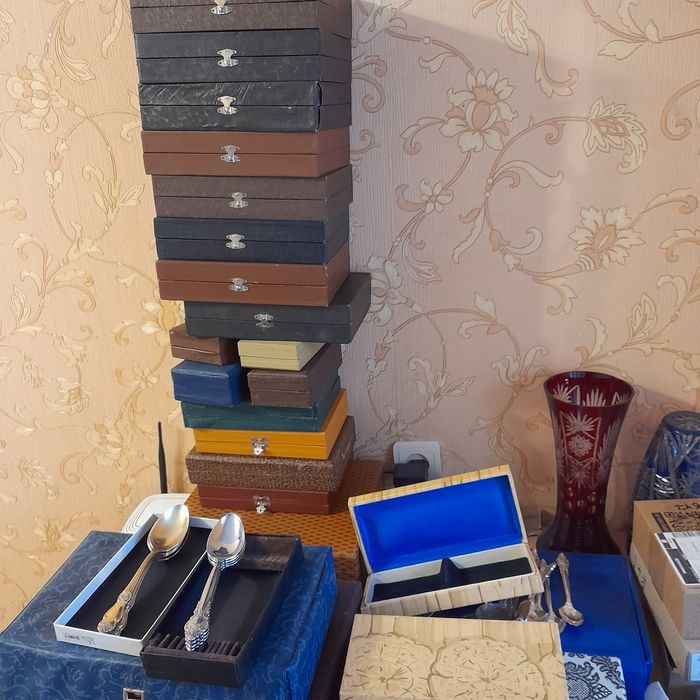 Бархатно атласные коробки мельхиоровые ложки вилки ножи мельхиор МНЦ