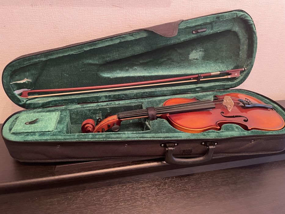 Скрипка MAXTONE TV4/4P + кейс + смичок