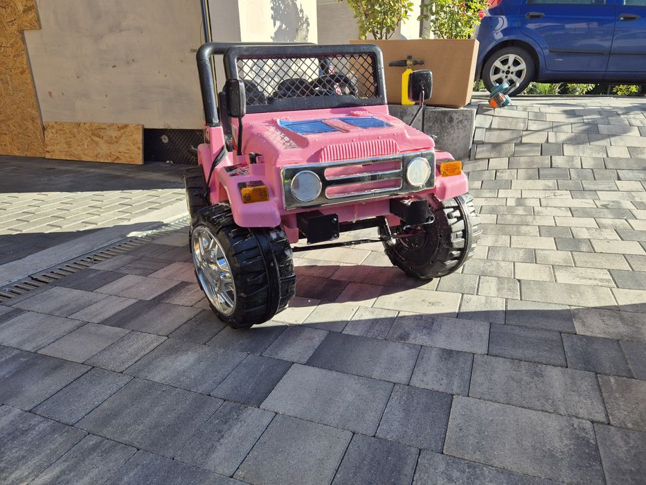 Samochód  dla dziecka z pilotem