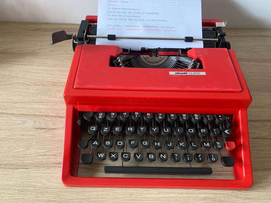 Máquina de escrever  **  Olivetti Class