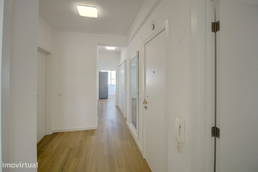 Apartamento T3 Totalmente Renovado, mobilado e com Vista Mar em Olhão