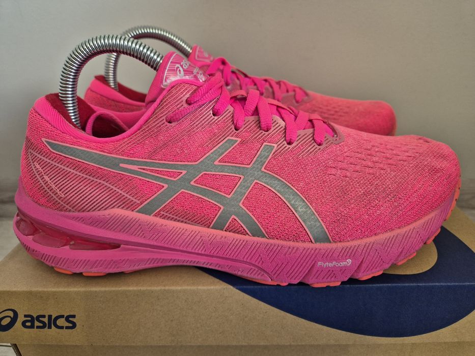 Buty damskie do biegania Asics GT-2000  rozmiar 40,5.