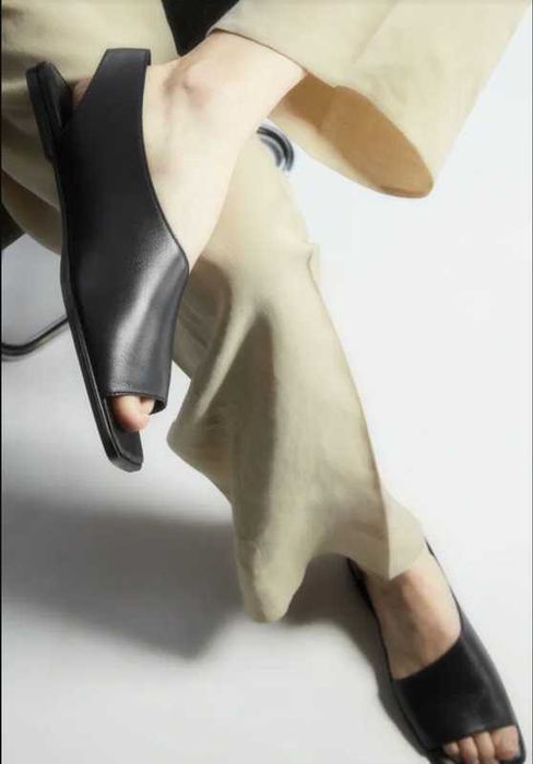 Сандалі, босоніжки cos 35-36 розмір