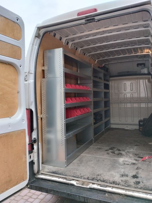 Zabudowa warsztatowa, serwisowa, regały do busa.