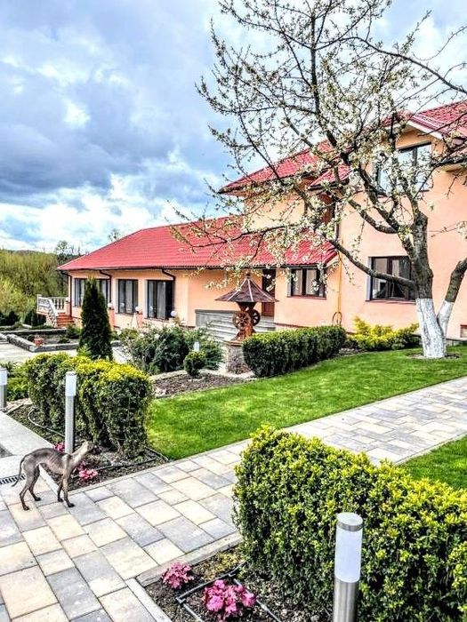 62 Будинок з великий теплим басейном