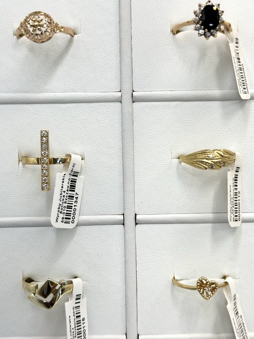 Złoty pierścionek z brylantami rozmiar 18