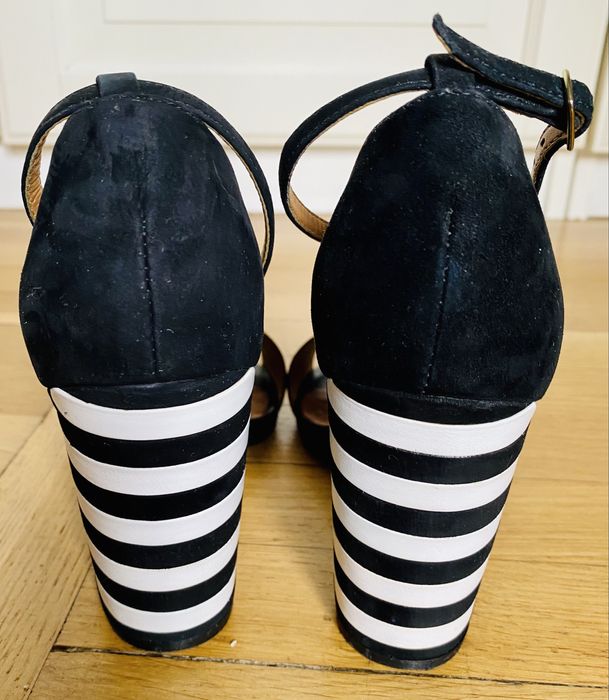 Sandały na słupku 37