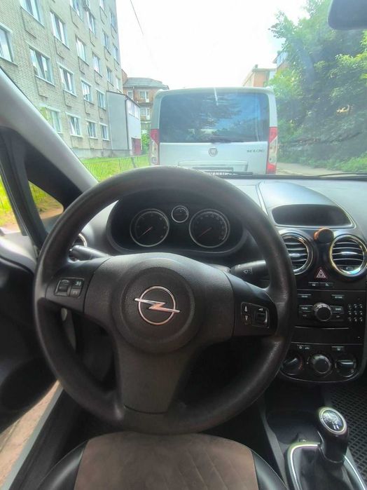 Автомобіль OPEL CORSA