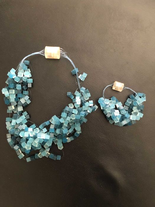 Colar e pulseira Swatch em silicone