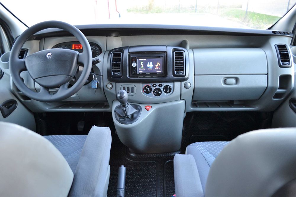 Renault Trafic 2.0dCi 115KM**Brygadówka**6-osobowy**Czujniki park.