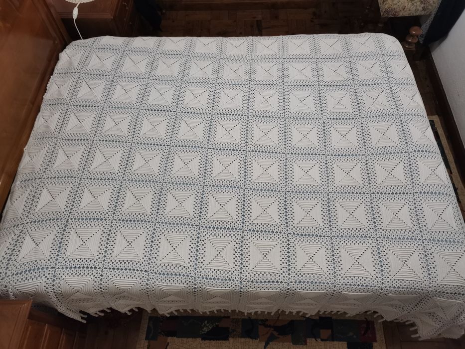Colcha de renda feita à mão