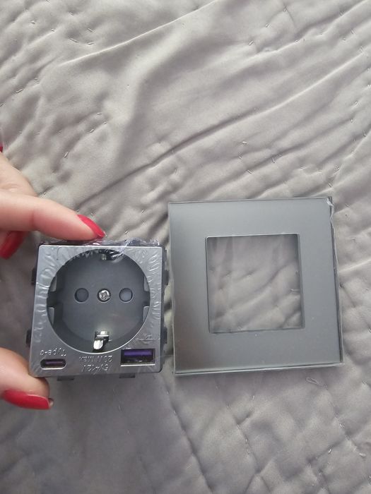 Розетка bseed сіра з вмонтованим USB та Type-C
