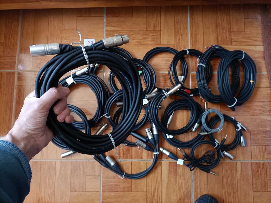 Cabos de áudio profissional (XLR, RCA, jack)