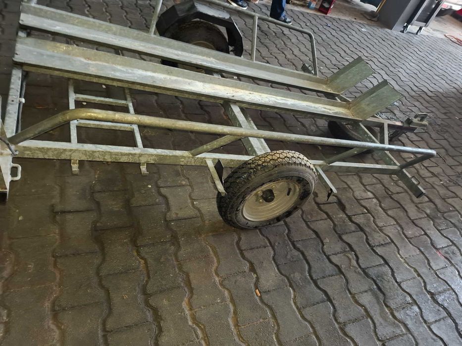 Atrelado Motas impecável