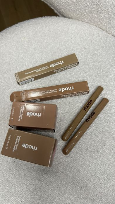 Кремові румяна Rhode