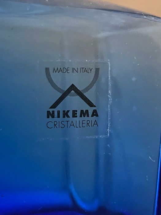 CConjunto Vintage Nikema Cristalleria – 2 Garrafas Grandes em Cristal Azul-Cobalto (34cm e 22cm - Made in Italy)
