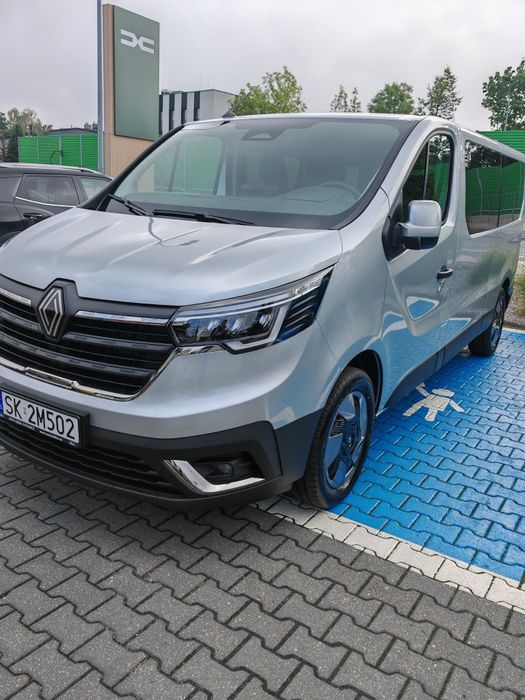 NOWY Bus 9-osobowy Renault Trafic (Automat / LONG)