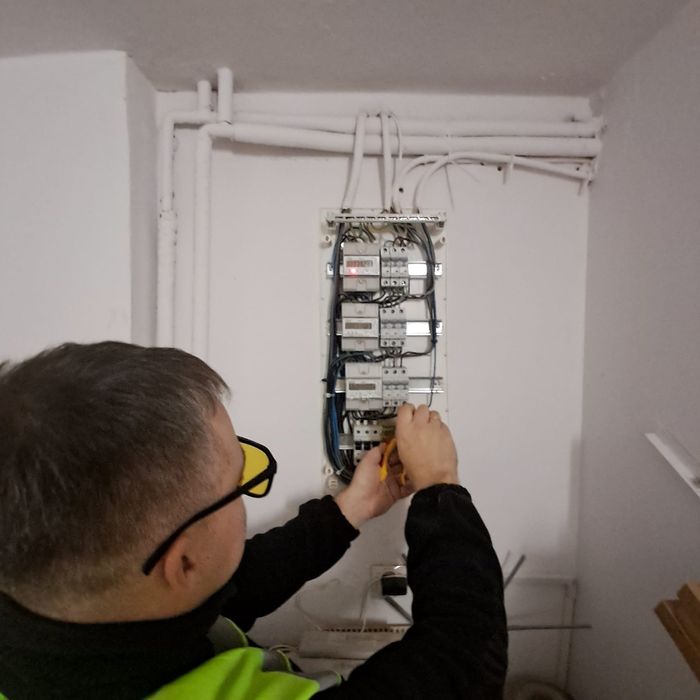 Malowanie + Elektryka.