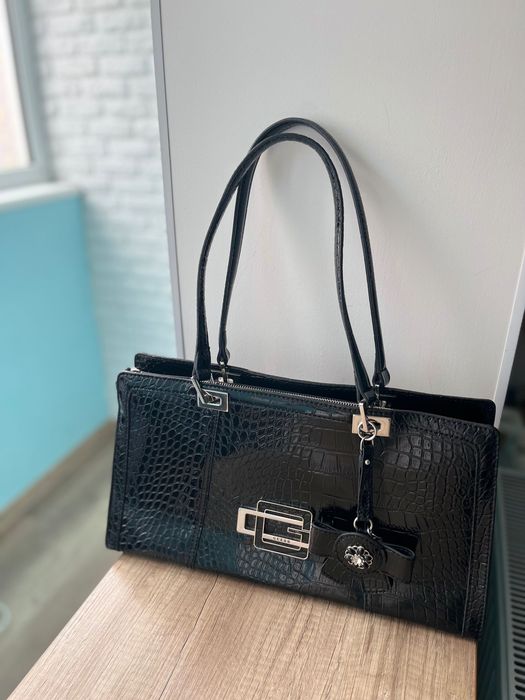Сумка черная Guess