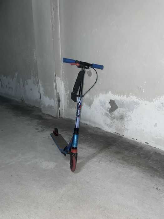bicicleta e trotinete de criança