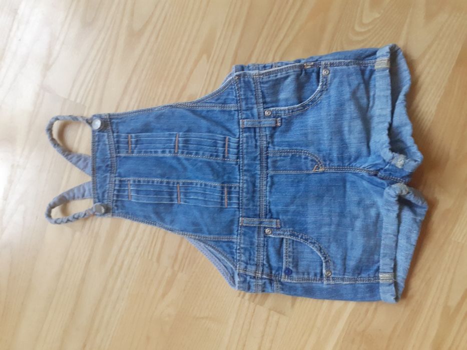 Spodenki-ogrodniczki babyGAP dla dziewczynki w wieku 2 l.