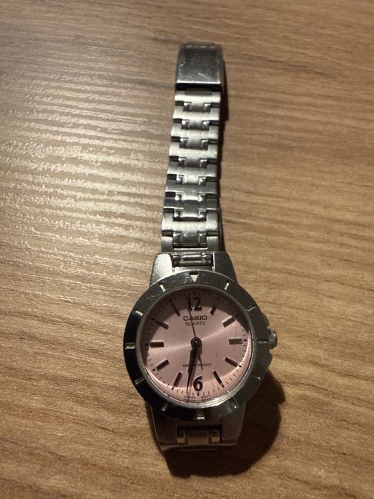 Zegarek damski Casio srebrny