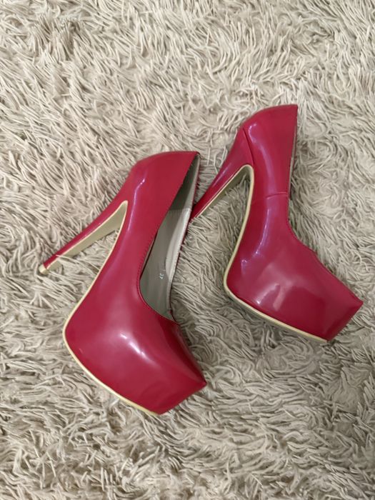 Туфлі червоні лакові 37 розмір