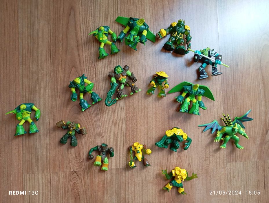 Várias figuras gormitis