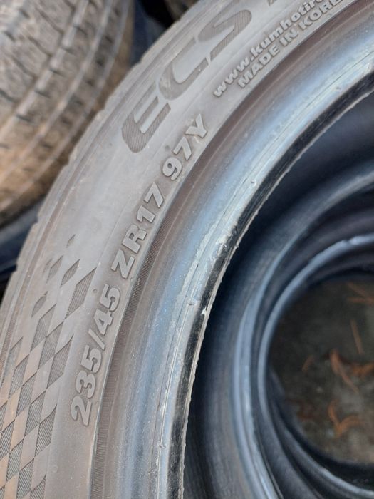 Продаються шини  235/45 R 17 . 97 Y.